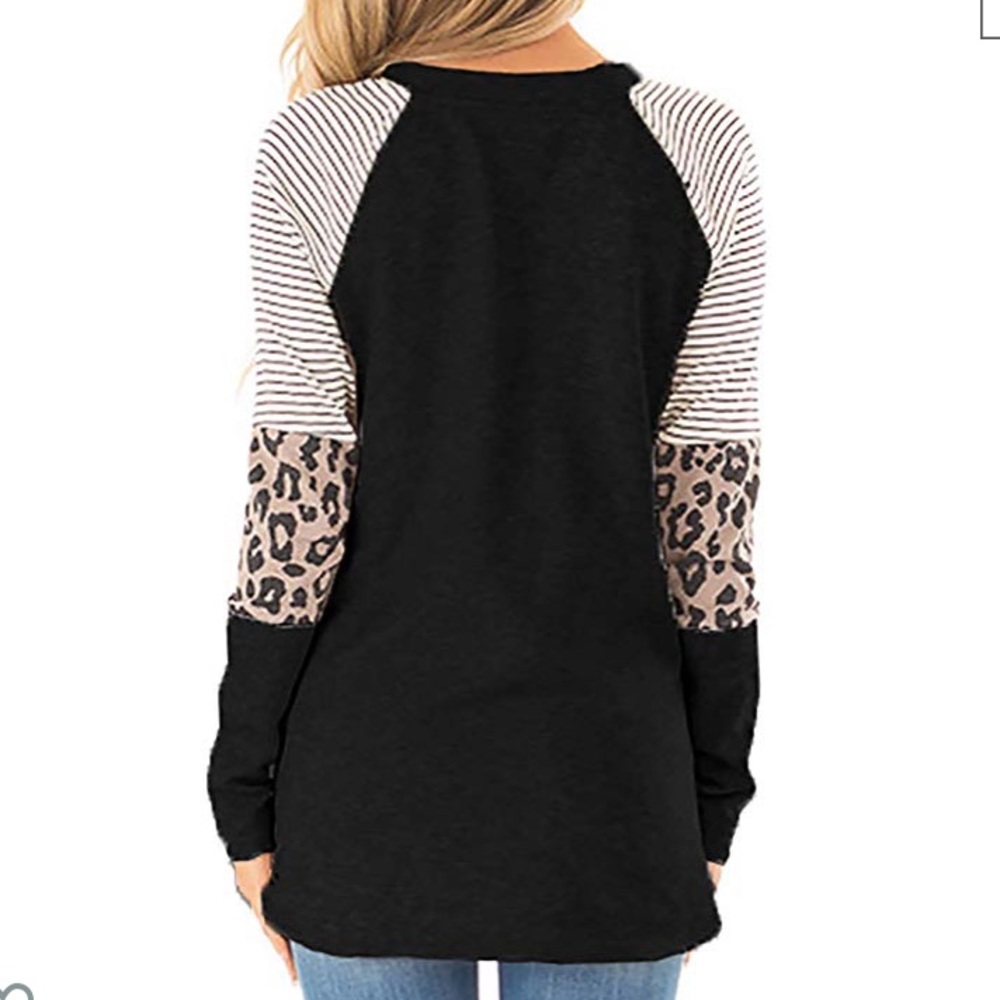 woman long sleeve loose fit lightweight top - Picture 2 of 3